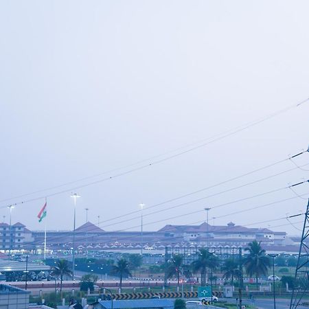尼杜巴塞莱 Fly View Airport Residency酒店 外观 照片