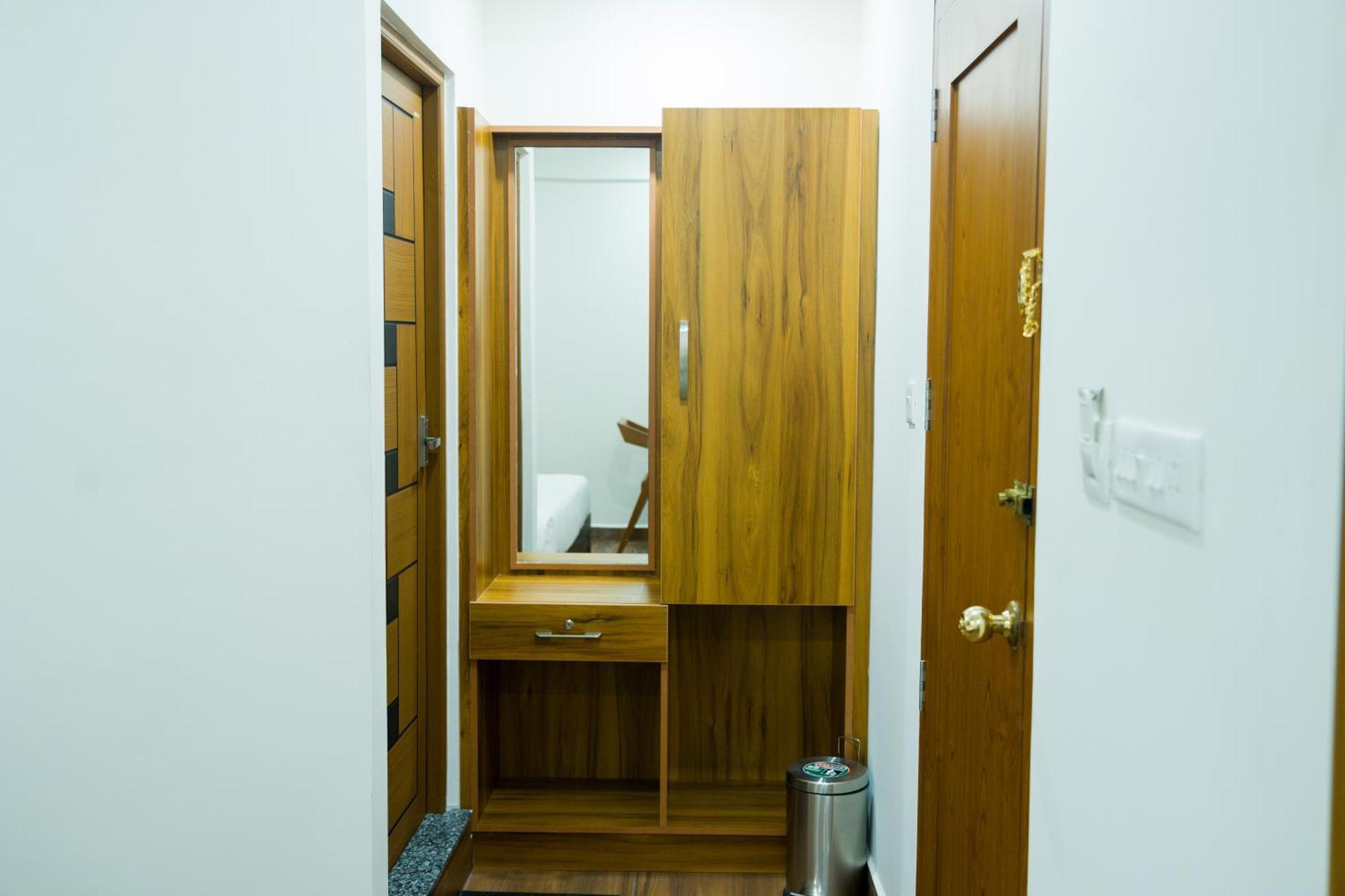 尼杜巴塞莱 Fly View Airport Residency酒店 外观 照片