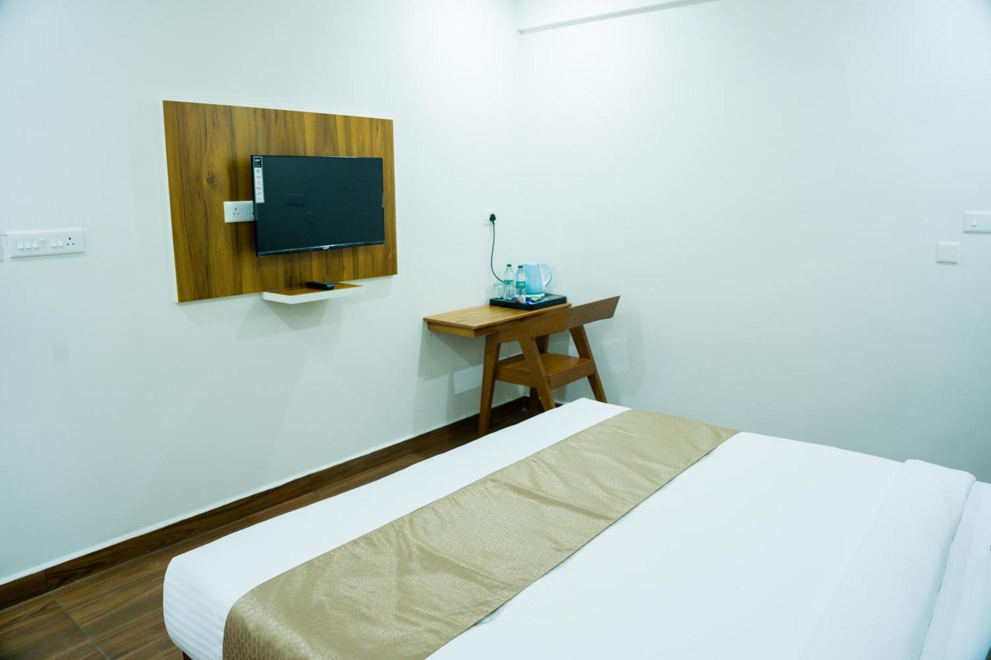 尼杜巴塞莱 Fly View Airport Residency酒店 外观 照片