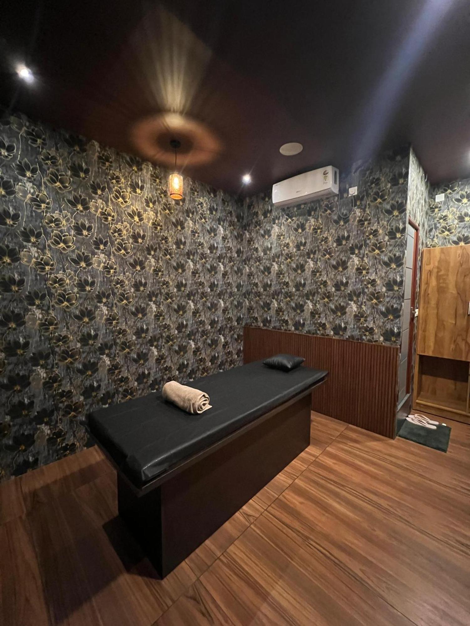 尼杜巴塞莱 Fly View Airport Residency酒店 外观 照片